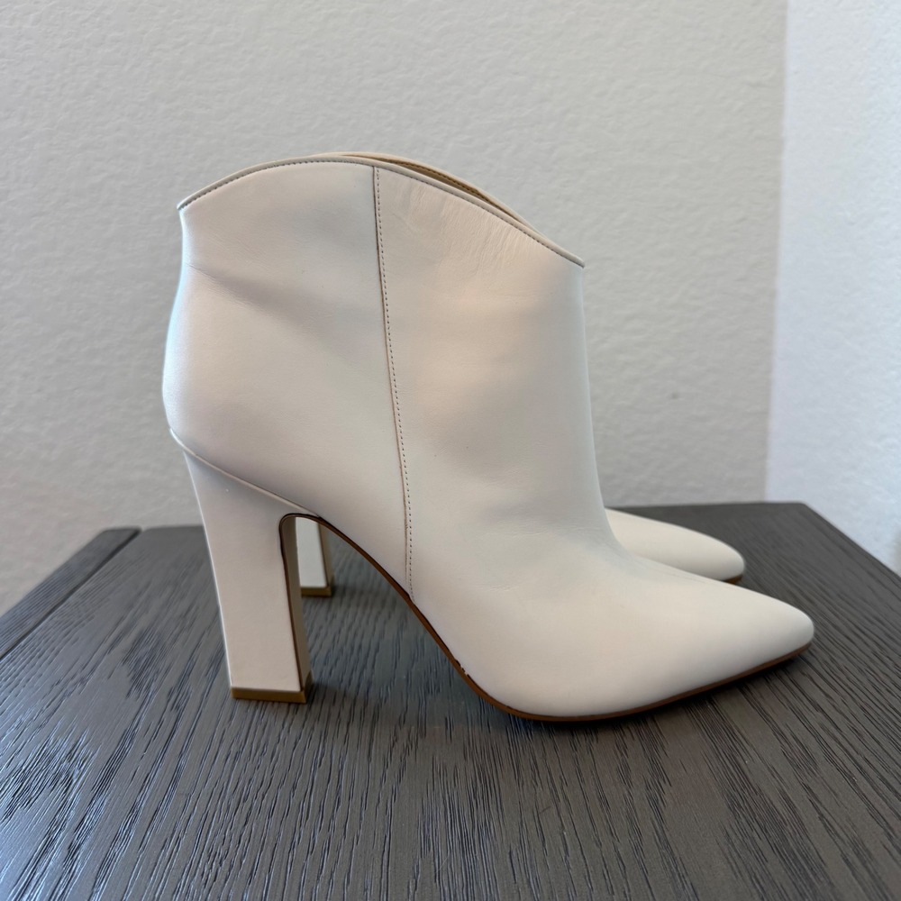 Marc Fisher LTD White Leather Pointed Toe V-Cut Ankle Boots 10M Block Heel